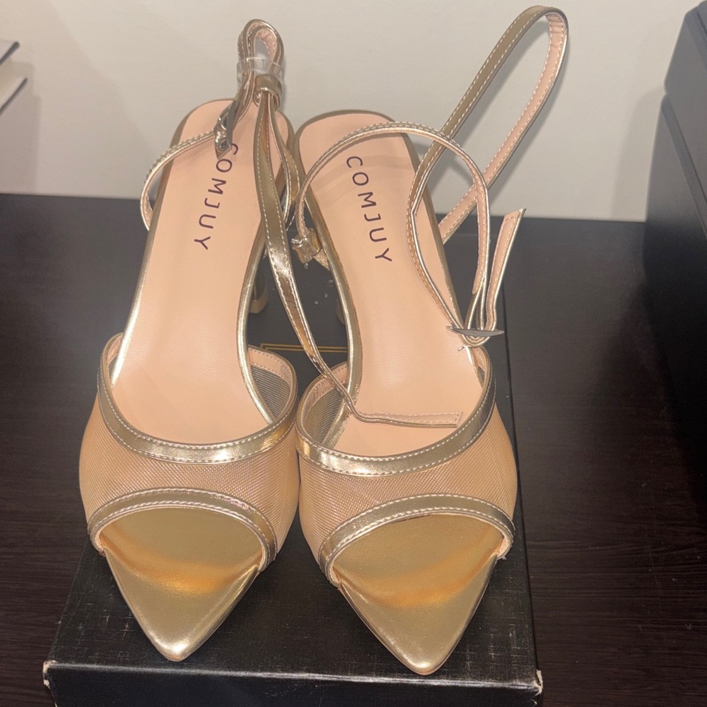 Gold Women's Strappy Heels size 6.5 canfit a 7 size